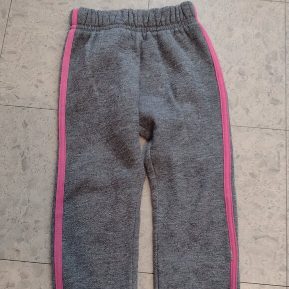 Three pairs of long pants and one pair of pretty pink shorts, size 2T and 3T - Picture 5 of 13